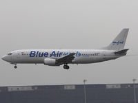 YR-BAD @ VIE - Probably the first visit of a Blue Air 737 at VIE - arriving as JOR 153 from Bucharest - by P. Radosta - www.austrianwings.info