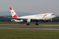 OE-LAT @ LOWW - Short final rwy 34 - by Florian Seibert