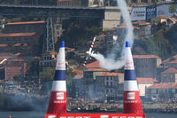 N55ZE - Red Bull Air Race Porto 2009 - Paul Bonhomme - by Juergen Postl