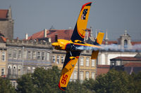 N19MX - Red Bull Air Race Porto 2009 - Matt Hall - by Juergen Postl