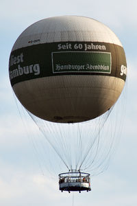 D-OVPI - With advertisment for a Hamburg evening paper - by Tomas Milosch