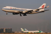B-2475 @ VIE - Air China Boeing 747-400