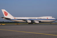 B-2475 @ VIE - Air China Boeing 747-400