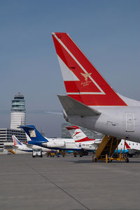 OE-LNS @ VIE - Lauda AIr Boeing 737-800 - by Dietmar Schreiber - VAP