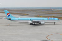 HL7702 @ RJGG - Korean Air A330-300 - by J.Suzuki