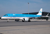 PH-EZF @ VIE - KLM Embraer 190
