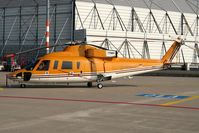 D-HNDL @ CGN - visitor - by Wolfgang Zilske