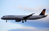 D-AISI @ EDDF - The early Capital shuttle from Berlin - by Holger Zengler