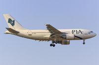 AP-BEB @ EDDF - short final - by FBE