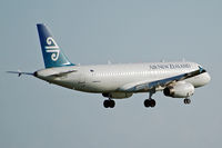 ZK-OJN @ NZAA - At Auckland - by Micha Lueck