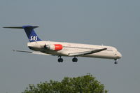 SE-DIS @ EBBR - flight SK593 is descending to rwy 02