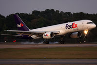 N918FD @ ORF - FedEx N918FD (FLT FDX307) from Memphis Int'l (KMEM) landing on RWY 23 just after sunset.