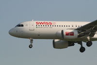 HB-IJF @ EBBR - arrival of flight LX786 to rwy 25L