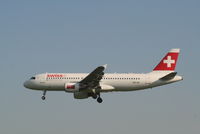 HB-IJF @ EBBR - flight LX786 is descending to rwy 25L