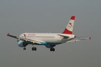 OE-LBT @ EBBR - flight OS351 is descending to rwy 25L