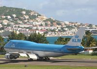 PH-BFN @ TNCM - Full revers trust. - by Daniel Jef
