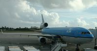 PH-KCD @ TNCM - KLM at the gate being handle by ground crew - by Daneil Jef