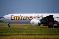 A6-ECP @ LOWW - Emirates Boeing 777-300