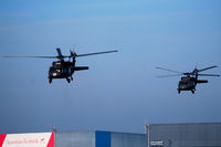 86-24541 @ LOWW - USAF Black Hawk