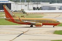 N729SW @ KSAT - descellerating after landing - by FBE