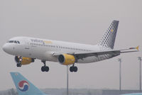EC-KCU @ VIE - Vueling Airbus A320-216