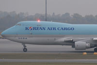 HL7499 @ VIE - Korean Air Cargo Boeing 747-4B5F(SCD)