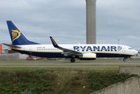 EI-EFN @ EGGW - Ryanair B737 at Luton - by Terry Fletcher