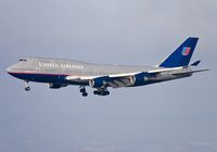 N128UA @ KSFO - Final rwy 28L. 500 mm !!! - by Philippe Bleus