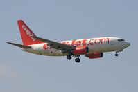 G-EZJG @ EGNT - Boeing 737-73V on finals to rwy 07 at Newcastle. - by Malcolm Clarke