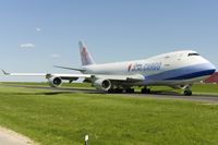 B-18725 @ ELLX - taxying to the active - by FBE