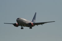 LN-RPY @ EBBR - flight SK589 is descending to rwy 25L