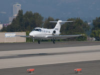 N469LX @ KSMO - N469LX arriving on RWY 21 - by Torsten Hoff