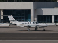 N725BA @ KSMO - N725BA taxiing - by Torsten Hoff