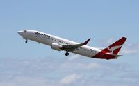VH-VXD @ BNE - Qantas 738 Tenterfield with gear down