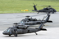 91-26342 @ LOWL - US Army Blackhawk´s before take-off in LOWL