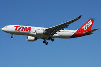 PT-MVR @ SBCT - TAM A330 - by Paulo Alvarenga