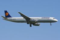 D-AISO @ EGLL - Short final to 09L at Heathrow. - by MikeP