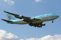 HL7404 @ EGLL - Short final to 09L at Heathrow. - by MikeP