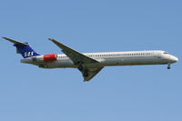 LN-RMS @ EGLL - Short final to 09L at Heathrow. - by MikeP