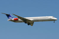 LN-ROW @ EGLL - Short final to 09L at Heathrow. - by MikeP