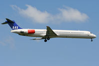 SE-DIN @ EGLL - Short final to 09L at Heathrow. - by MikeP