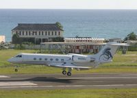 N125SJ @ TNCM - Glidding over the tresh hold at tncm