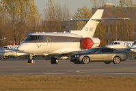 CS-DUE @ VIE - Netjets Raytheon Hawker (BAe 125) - by Thomas Ramgraber-VAP