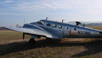 N3785 @ KONA - Sitting in the grass at ONA - by Ed Wells