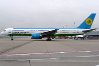 VP-BUI @ CGN - visitor - by Wolfgang Zilske