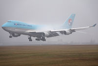 HL7438 @ LOWW - Koean Air Cargo - by Delta Kilo