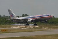 N14077 @ MDSD - American airlines with its main landing gear on the ground