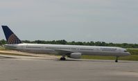N57855 @ MDSD - Continental 757-324 Taxing to parking.