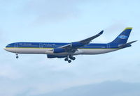 YA-TTB @ EDDF - Short final rwy 25L - by Florian Seibert