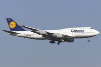 D-ABTB @ EDDF - short final RW07L - by FBE